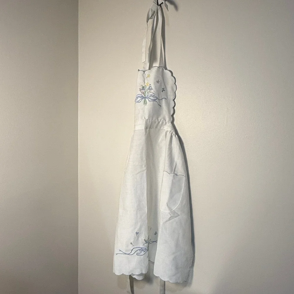 Vtg 1985 White Embroidered Floral Apron Scallop Edge Tulip Pockets Linen L/XL